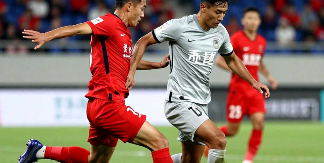 Cả V-League đang đá ba trung vệ để không ai phải chịu trách nhiệm