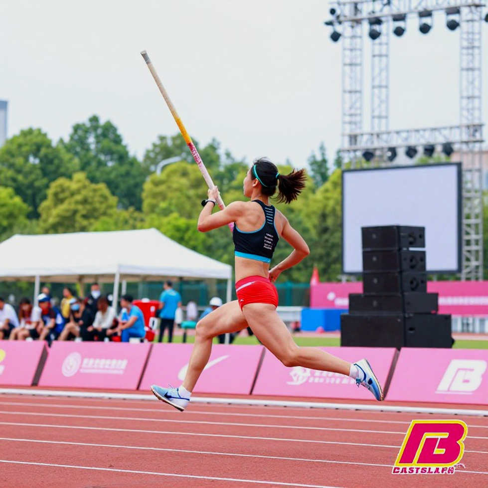 Amy Hunt's 22.16s Sprint: When the Bend Becomes a Statement Amy Hunt's 22.16s Sprint: When the Bend Becomes a Statement