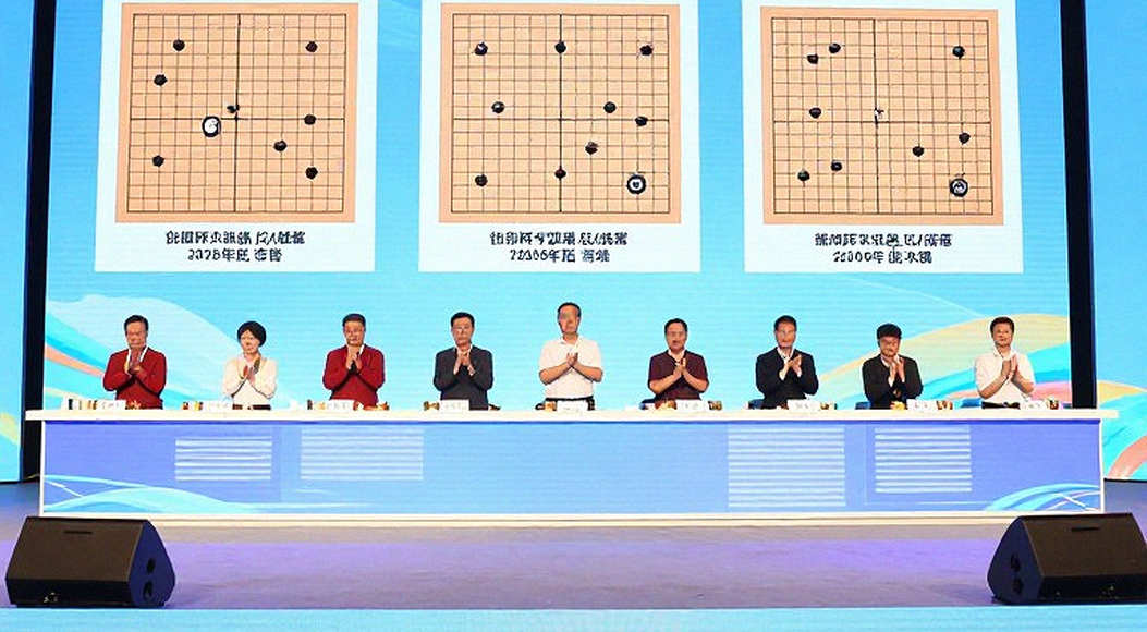 Chiếc đĩa King's Indian in sai tên Capablanca, và điều đáng soi ở nước cờ 9...a5