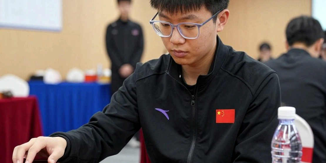 Headphones, Play Along and Festival Zones: Chess Searches for Its Audience on the Other Side of the Glass Headphones, Play Along and Festival Zones: Chess Searches for Its Audience on the Other Side of the Glass