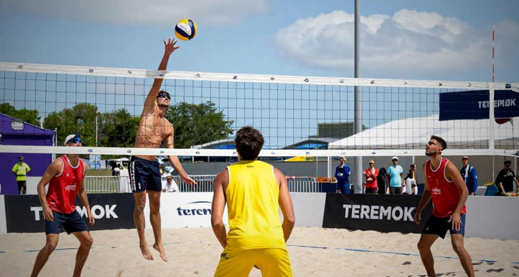 Cú đập của Mruzik vào mặt một libero 14 tuổi: khoảng cách thể lực bị phơi ra ở giải bóng chuyền nữ Việt Nam