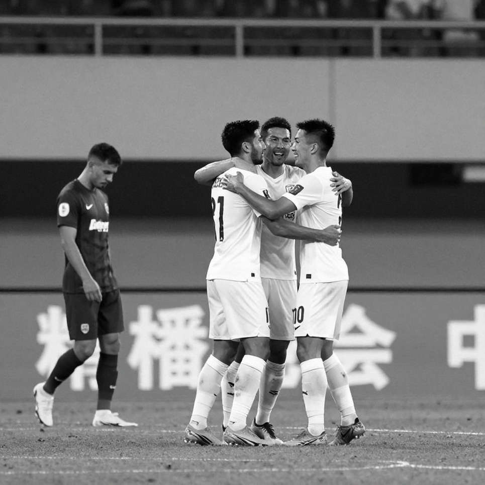 Hàng Đẫy vòng 4: Polking, Kewell và hai cách lý giải cùng một trận đấu