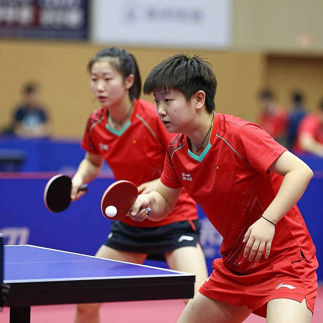 Cuộc chiến không gian trên mặt bàn: khi trái tay từ cửa hậu thành phòng khách chính Cuộc chiến không gian trên mặt bàn: khi trái tay từ cửa hậu thành phòng khách chính