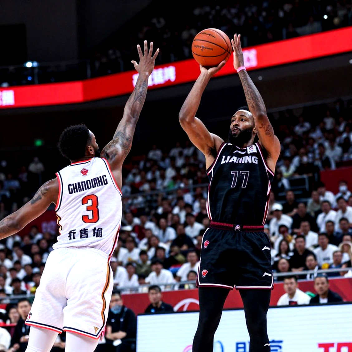 Kenny Lofton Jr. thắng MVP vòng 3 EuroCup: 28 điểm, PIR 33 và khoảng trống trong sổ sách