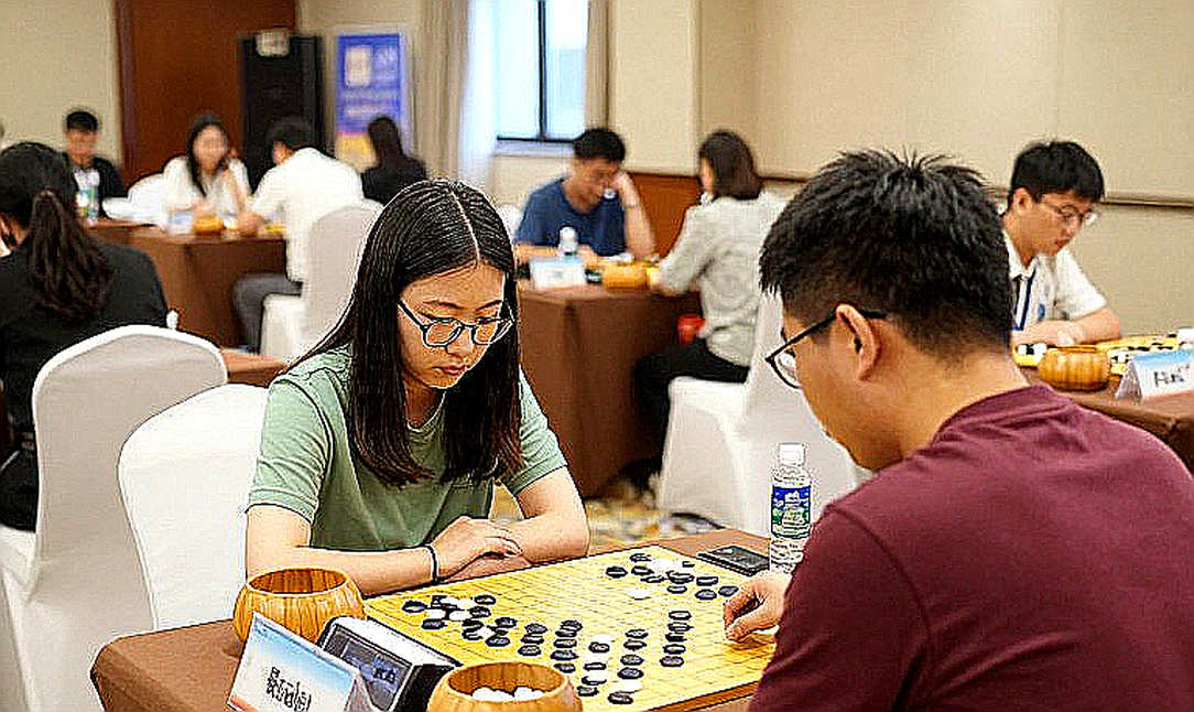 Chín lăng kính dưới một trận đấu esports: khi dữ liệu chưa kịp lên tiếng