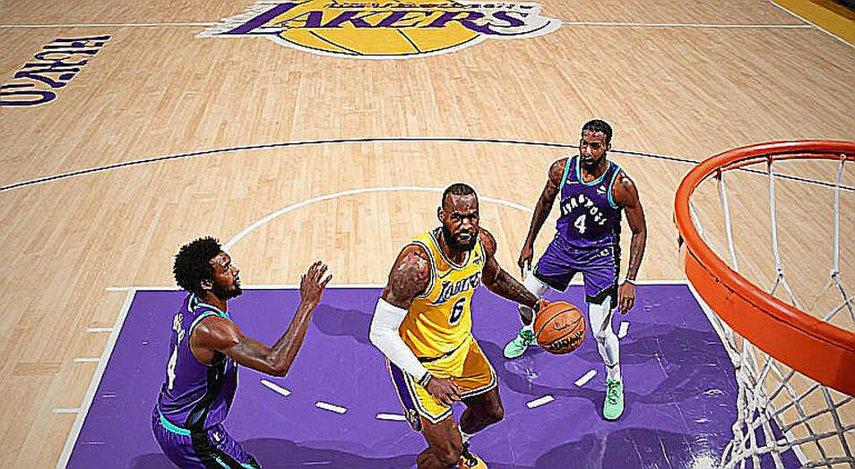 Giannis mua biệt thự 13,5 triệu USD tại Pinecrest, ngay đối diện căn nhà Tyler Herro rao bán Giannis mua biệt thự 13,5 triệu USD tại Pinecrest, ngay đối diện căn nhà Tyler Herro rao bán
